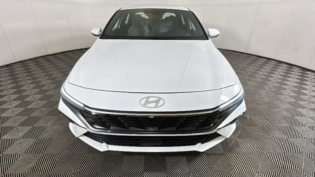 Certified 2025 Hyundai Elantra Limited FWD image 7