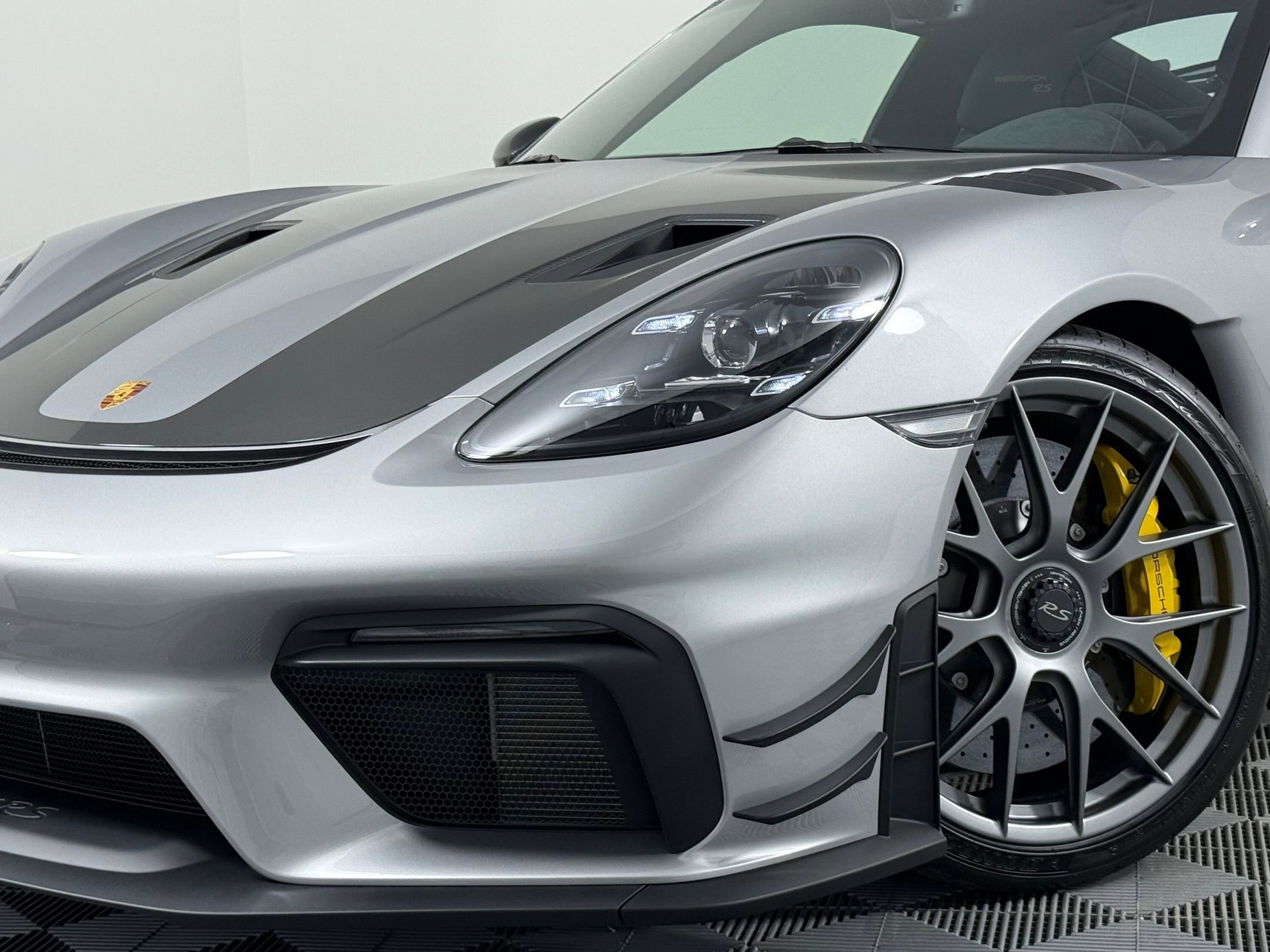New 2025 Porsche 718 Cayman GT4 RS image 11