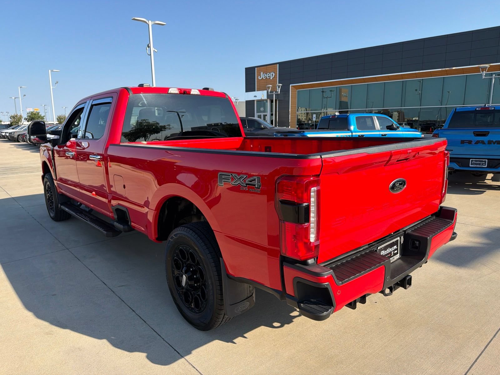 Used 2024 Ford F250 XLT w/ Black Appearance Package AWD/4WD video 3