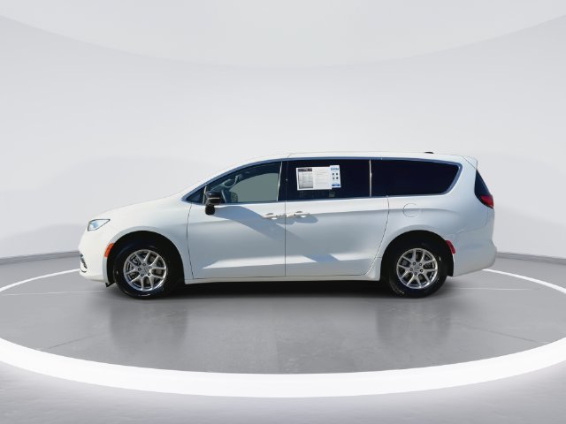 Used 2025 Chrysler Pacifica Select FWD image 5