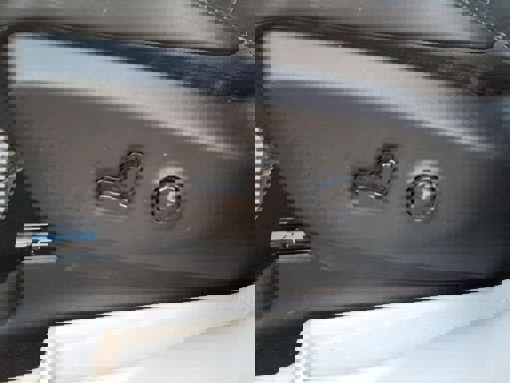 Used 2024 Chrysler Pacifica Touring-L image 18