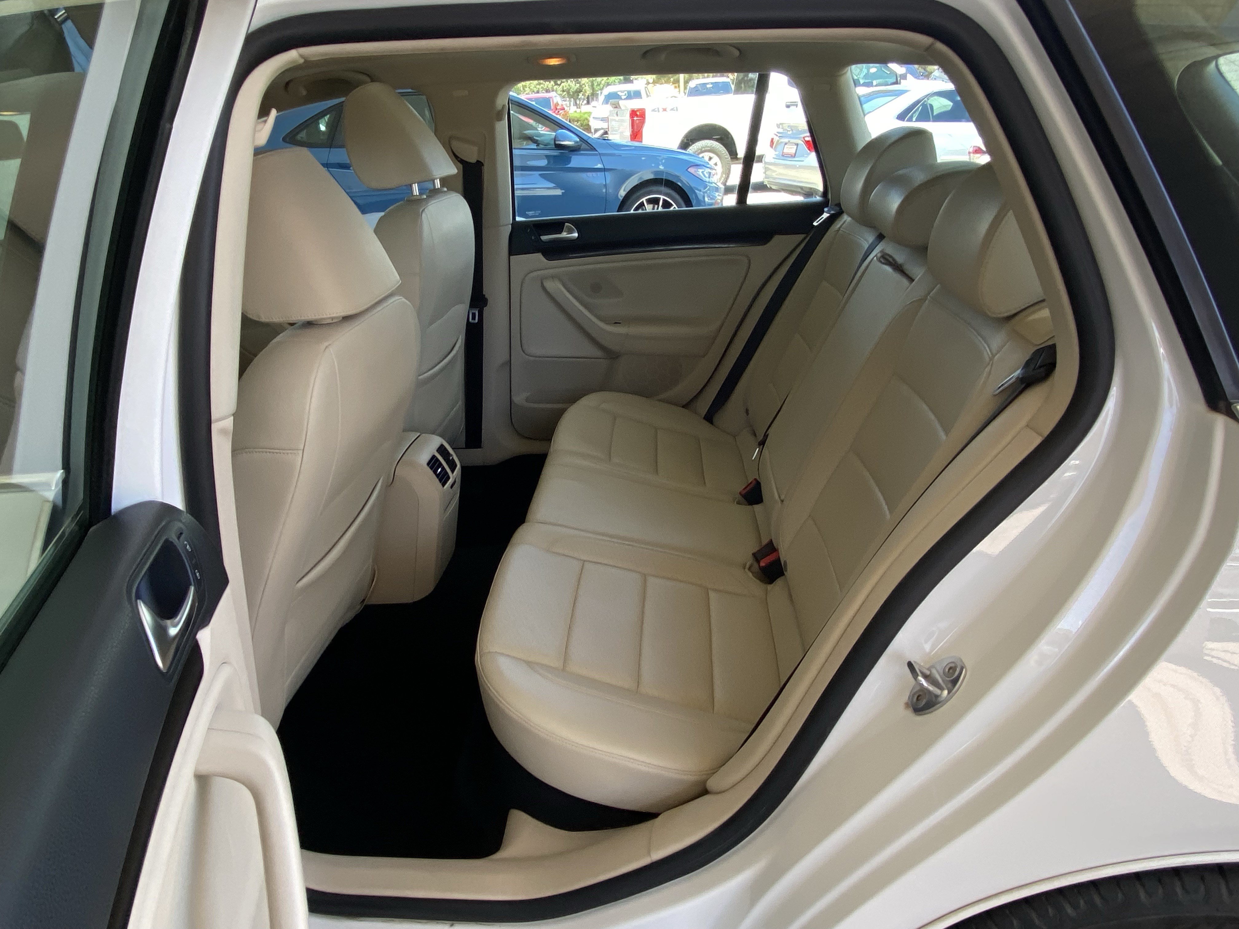 Used 2011 Volkswagen Jetta TDI FWD image 25