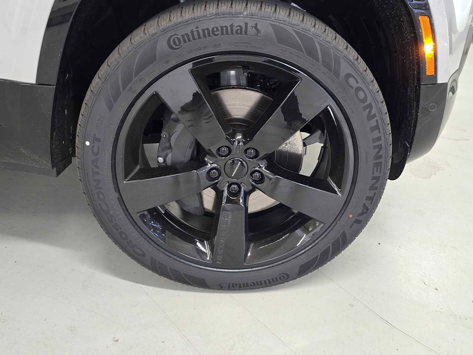 New 2026 Land Rover Defender 130 X-Dynamic SE image 9