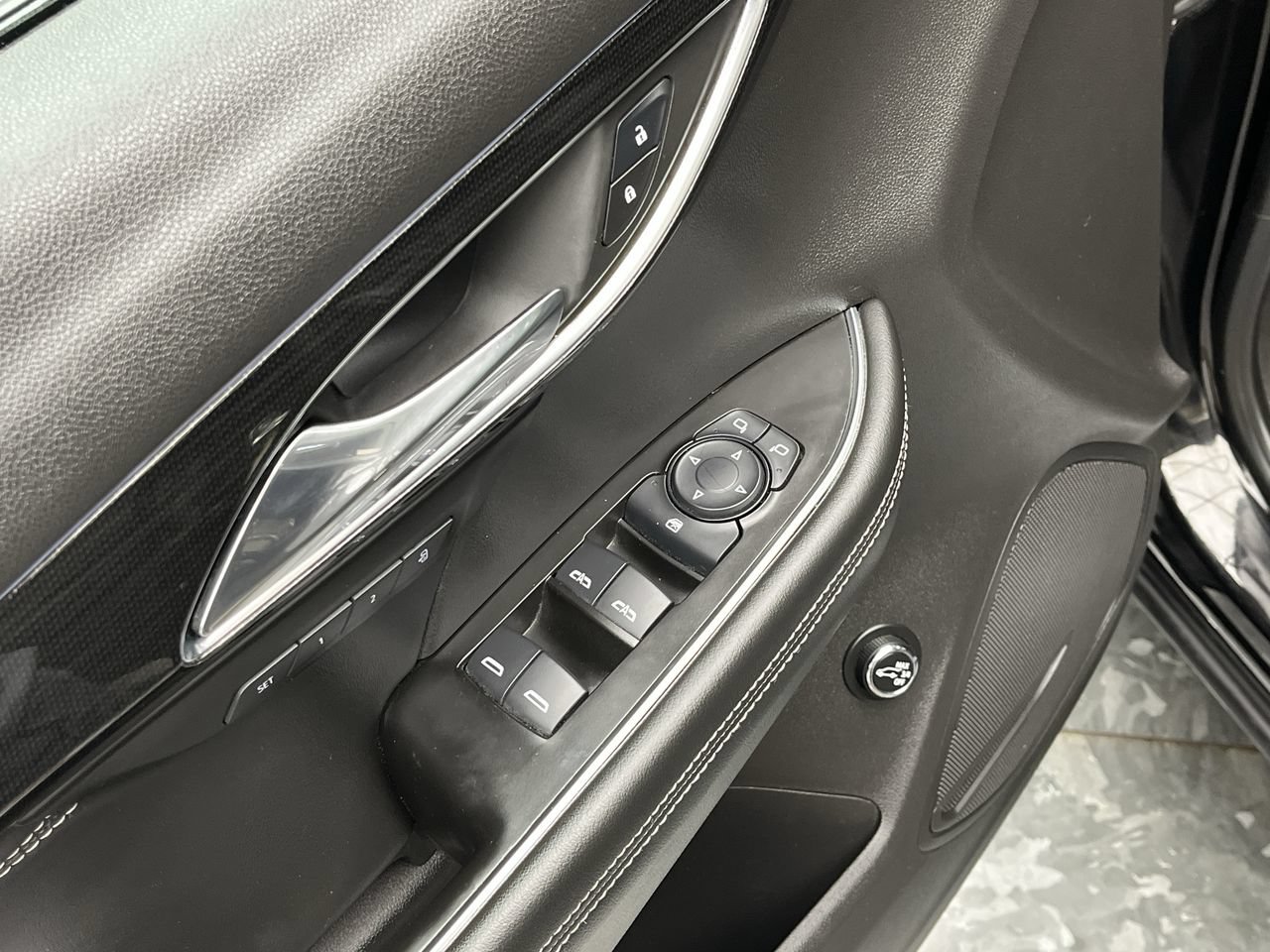 Certified 2021 Buick Envision Essence w/ Sport Touring Package AWD/4WD image 9