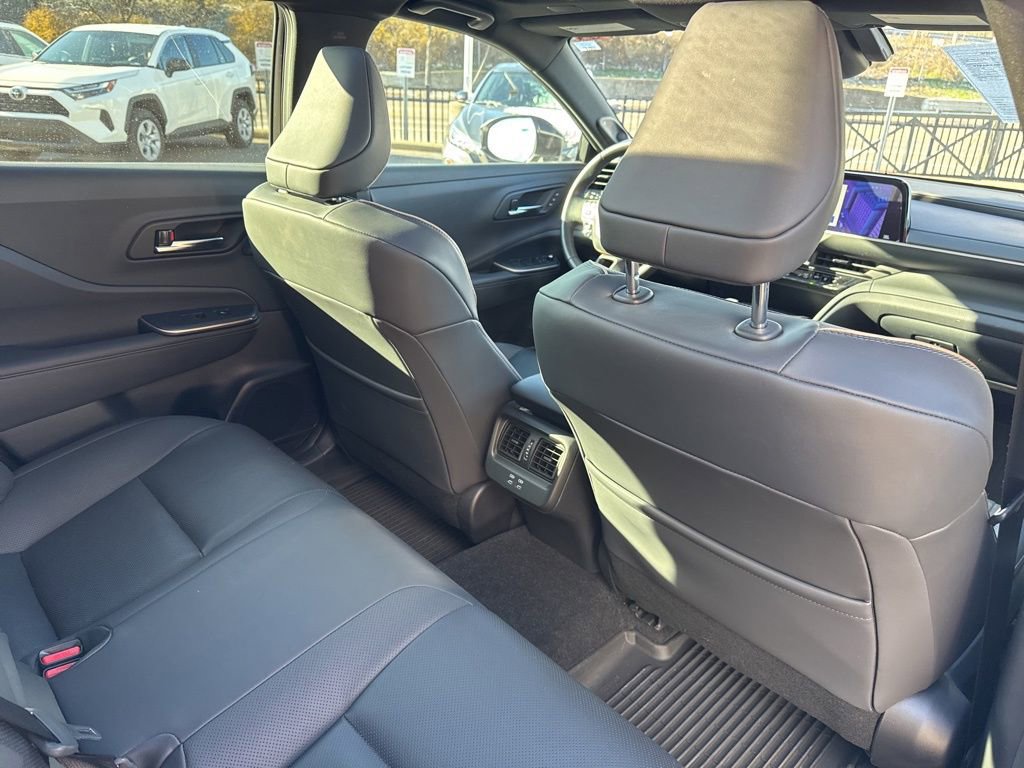 Used 2023 Toyota Crown Platinum image 28