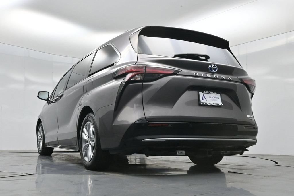 Used 2021 Toyota Sienna Limited FWD image 56