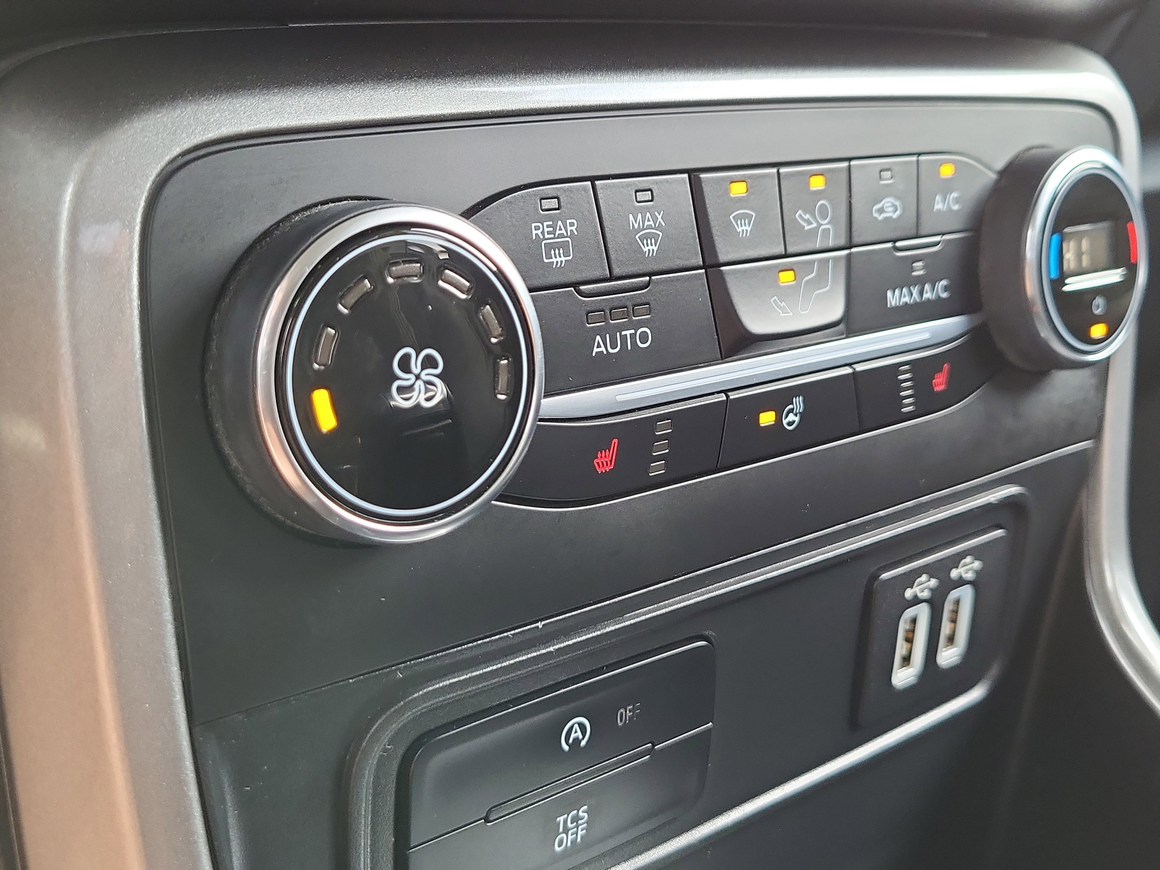 Used 2020 Ford EcoSport SES w/ SES Black Appearance Package image 22