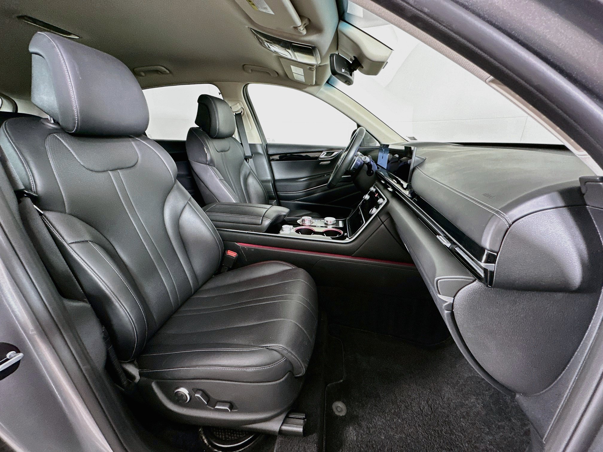 Used 2025 Genesis GV80 2.5T Standard AWD/4WD image 33