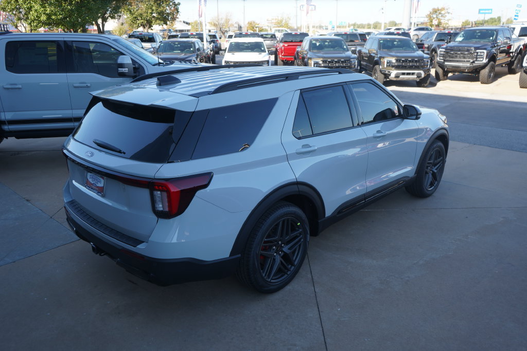 New 2027 Ford Explorer ST-Line w/ Premium Package RWD image 15