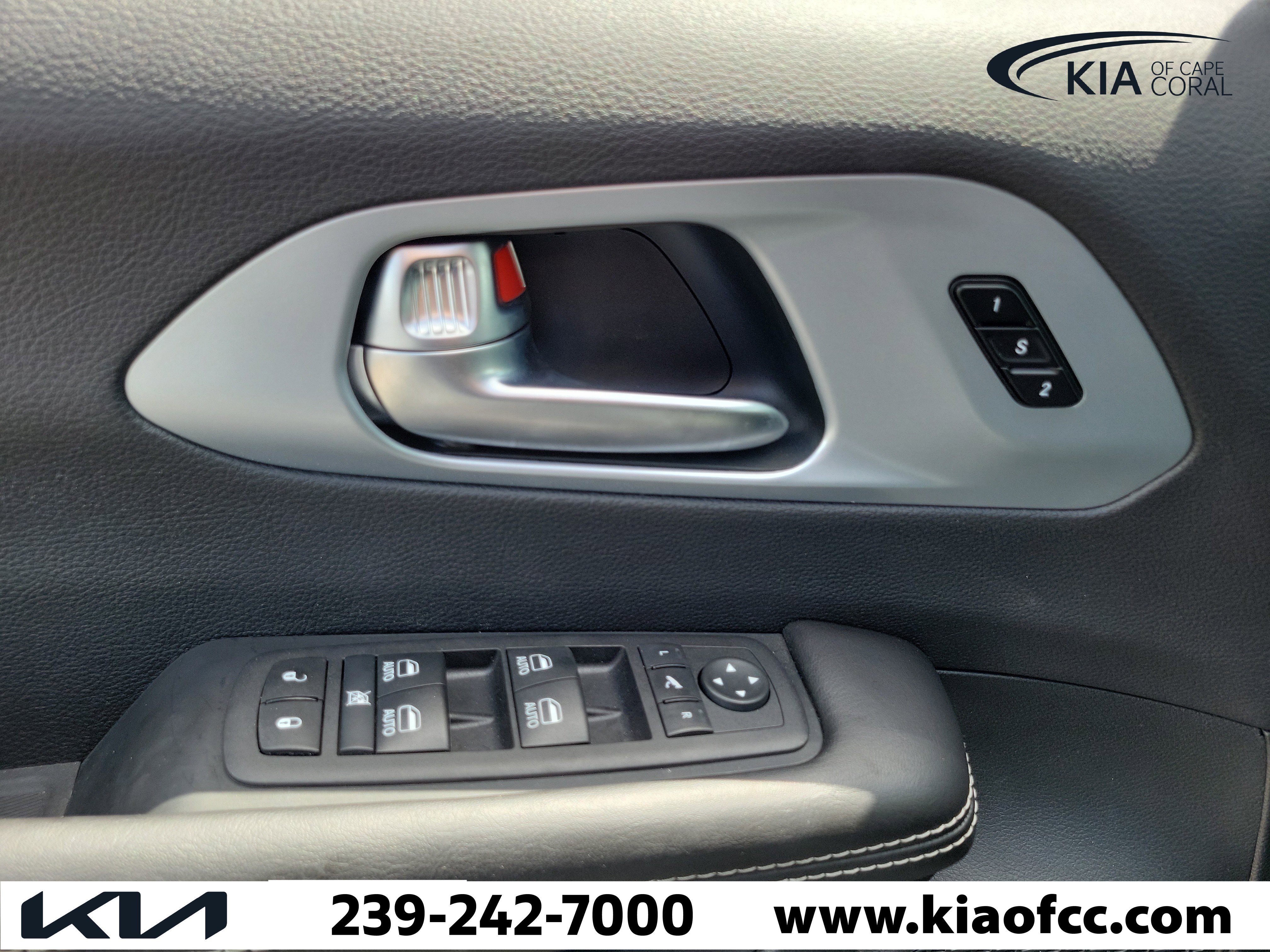 Used 2026 Chrysler Pacifica Limited image 25
