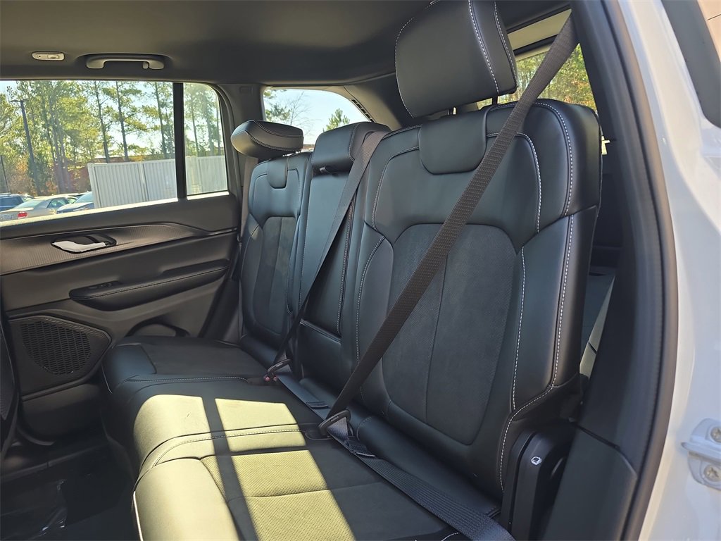 New 2025 Jeep Grand Cherokee Altitude image 14