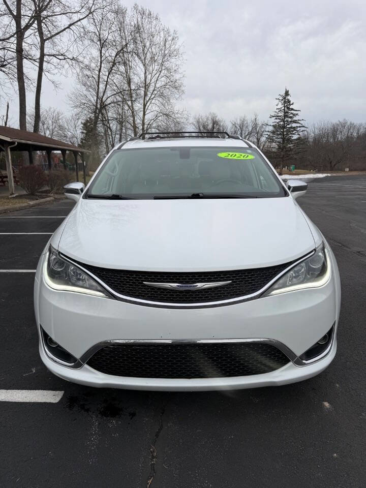 Used 2020 Chrysler Pacifica Limited image 2