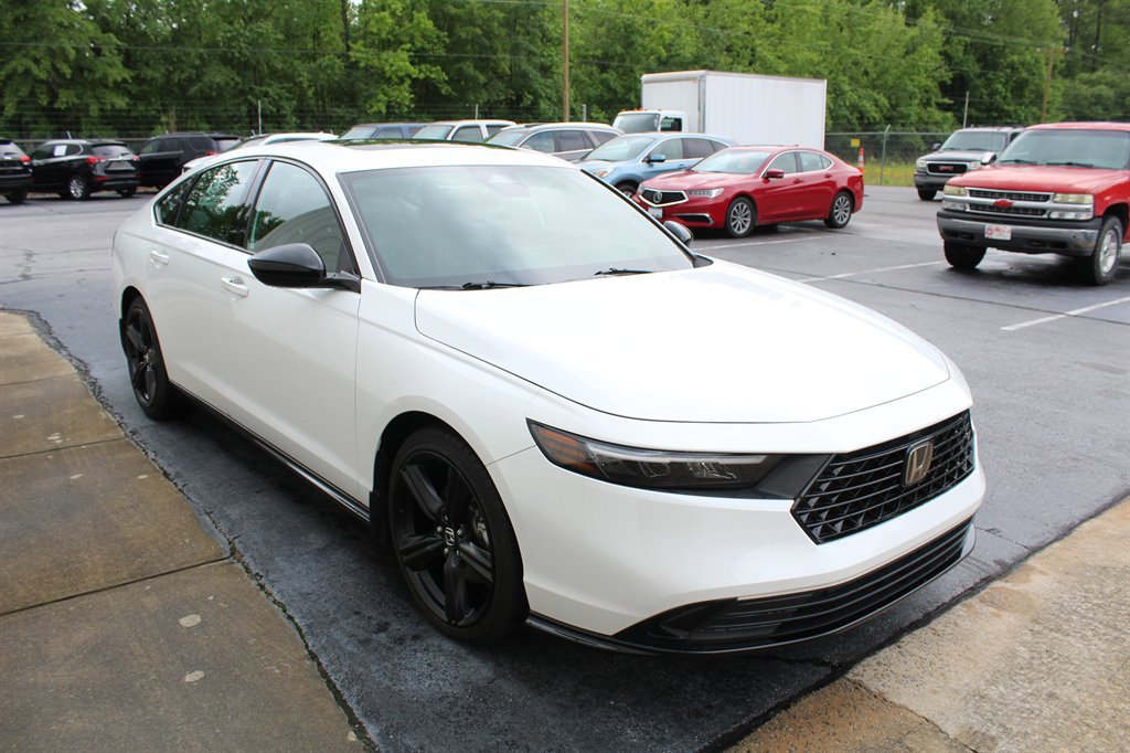 Used 2023 Honda Accord Sport image 2