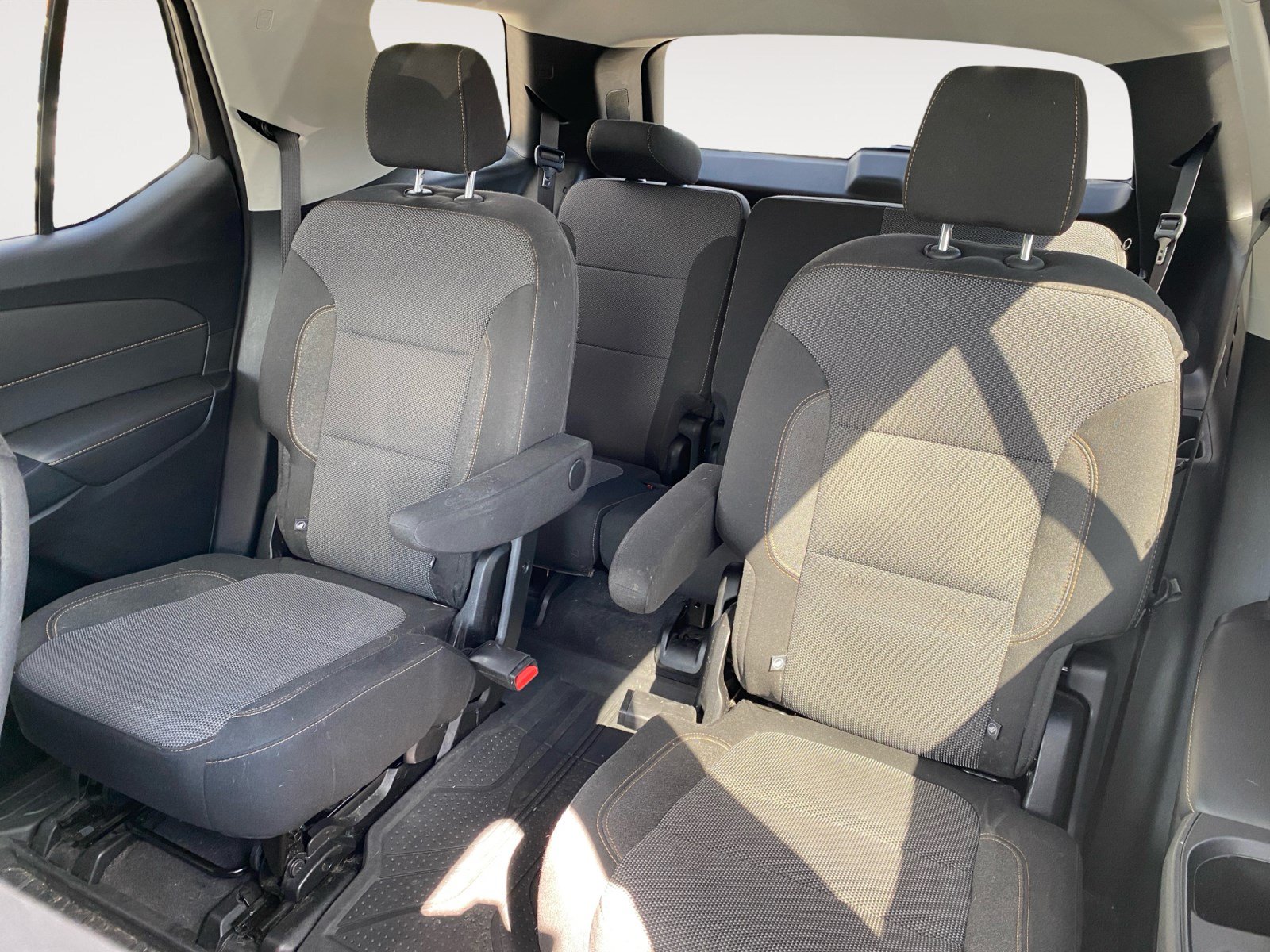 Used 2020 Chevrolet Traverse LT FWD image 16