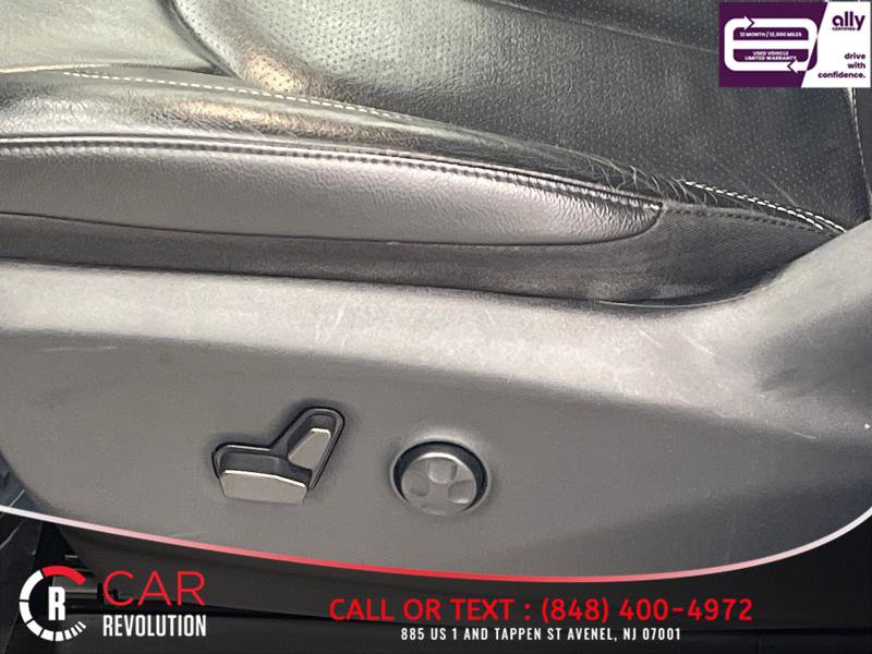 Used 2022 Chrysler Pacifica Touring-L image 13