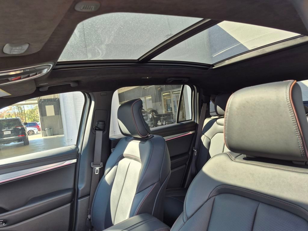 Used 2025 Jeep Wagoneer S Launch Edition image 12