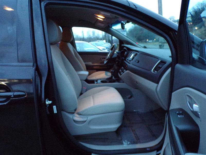 Used 2015 Kia Sedona LX image 18