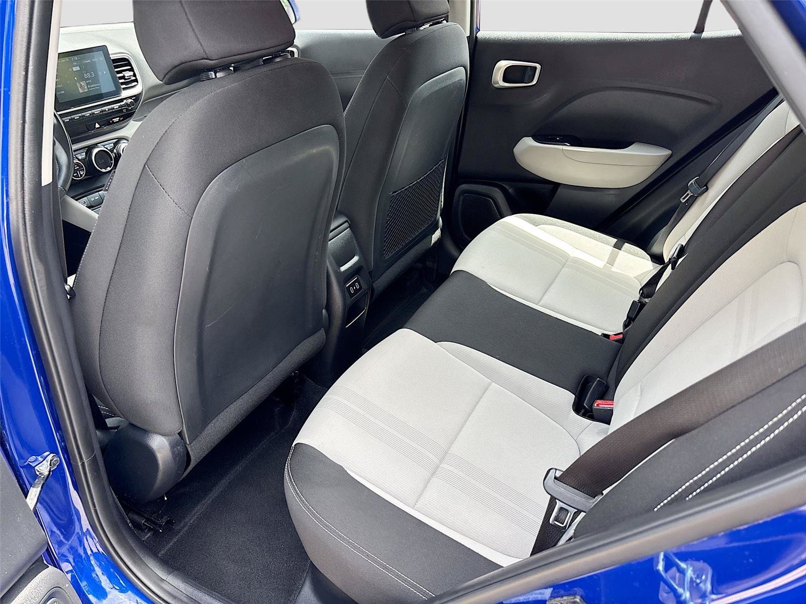 Used 2025 Hyundai Venue SEL FWD image 24
