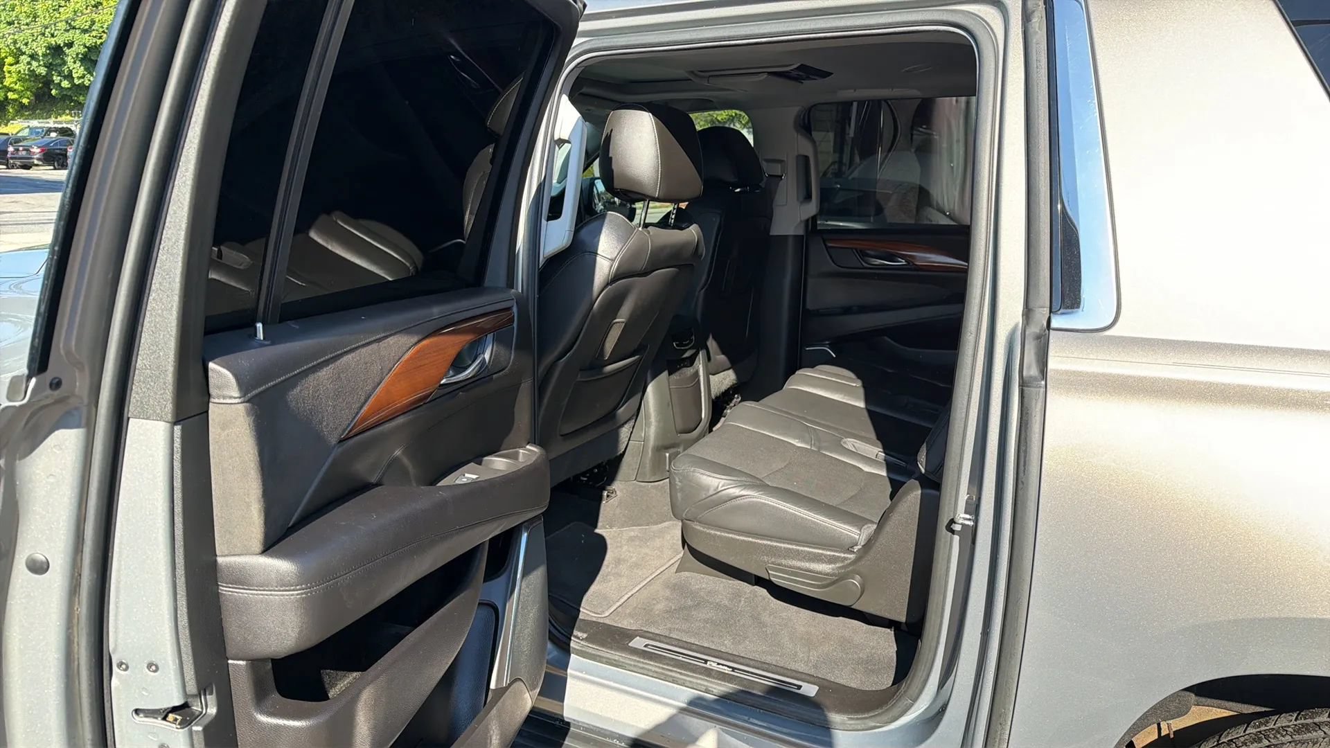 Used 2017 Cadillac Escalade ESV Premium Luxury AWD/4WD image 27