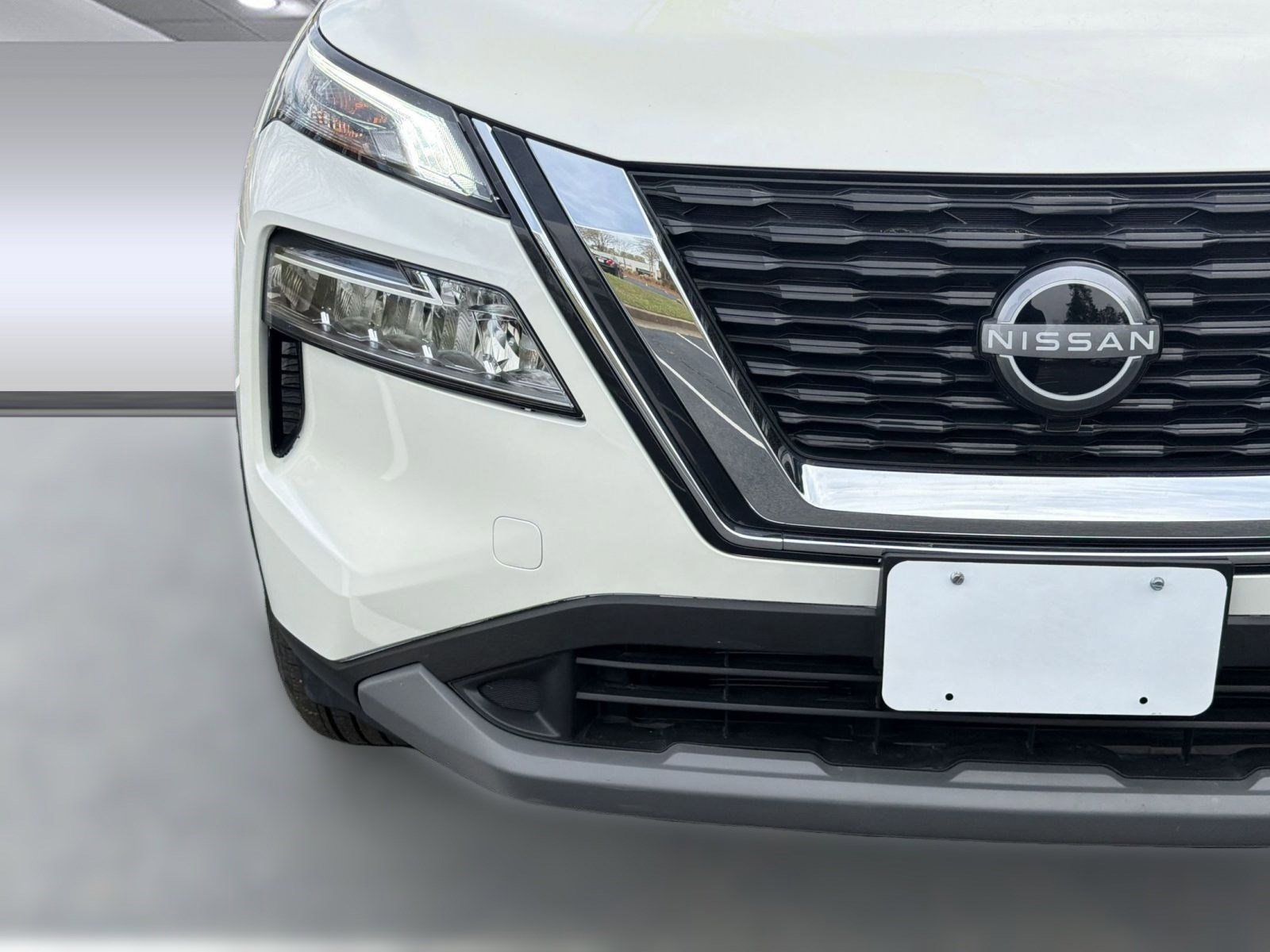 Used 2023 Nissan Rogue SV image 11