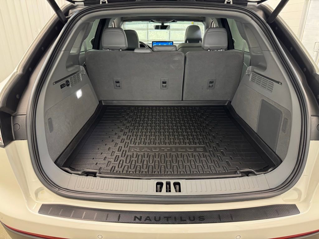 Used 2023 Lincoln Nautilus Reserve image 25