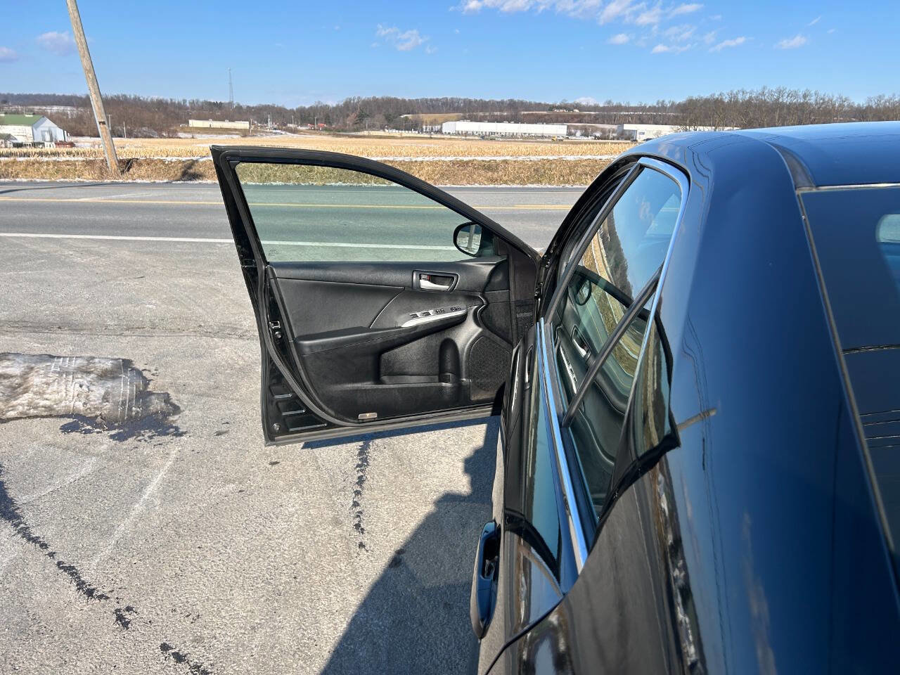 Used 2014 Toyota Camry SE w/ Moonroof Package FWD image 23