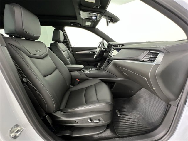 Certified 2025 Cadillac XT6 Luxury image 29