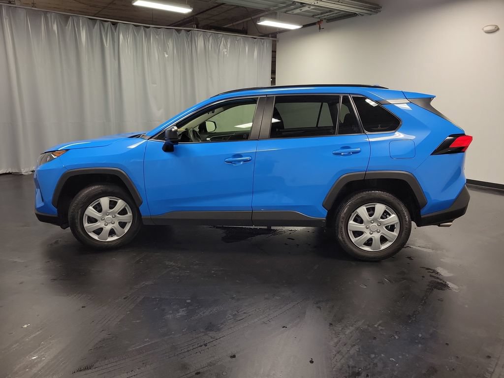 Used 2019 Toyota RAV4 LE FWD image 5