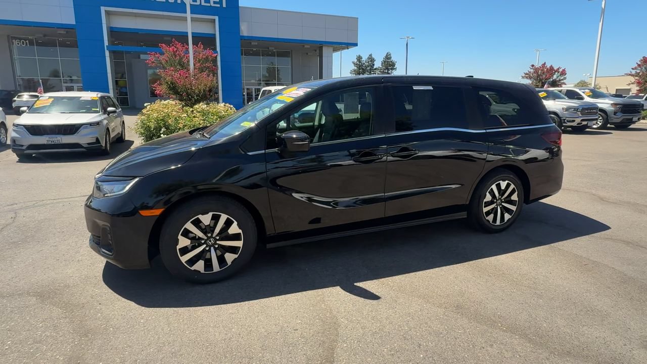 Used 2025 Honda Odyssey EX-L image 3