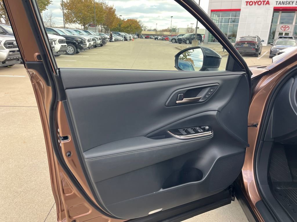 New 2025 Toyota Crown Signia image 12