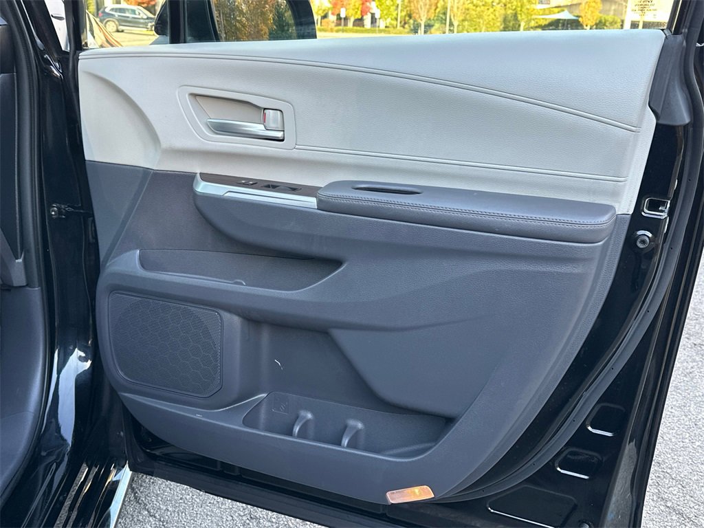 Used 2022 Toyota Sienna XLE image 14