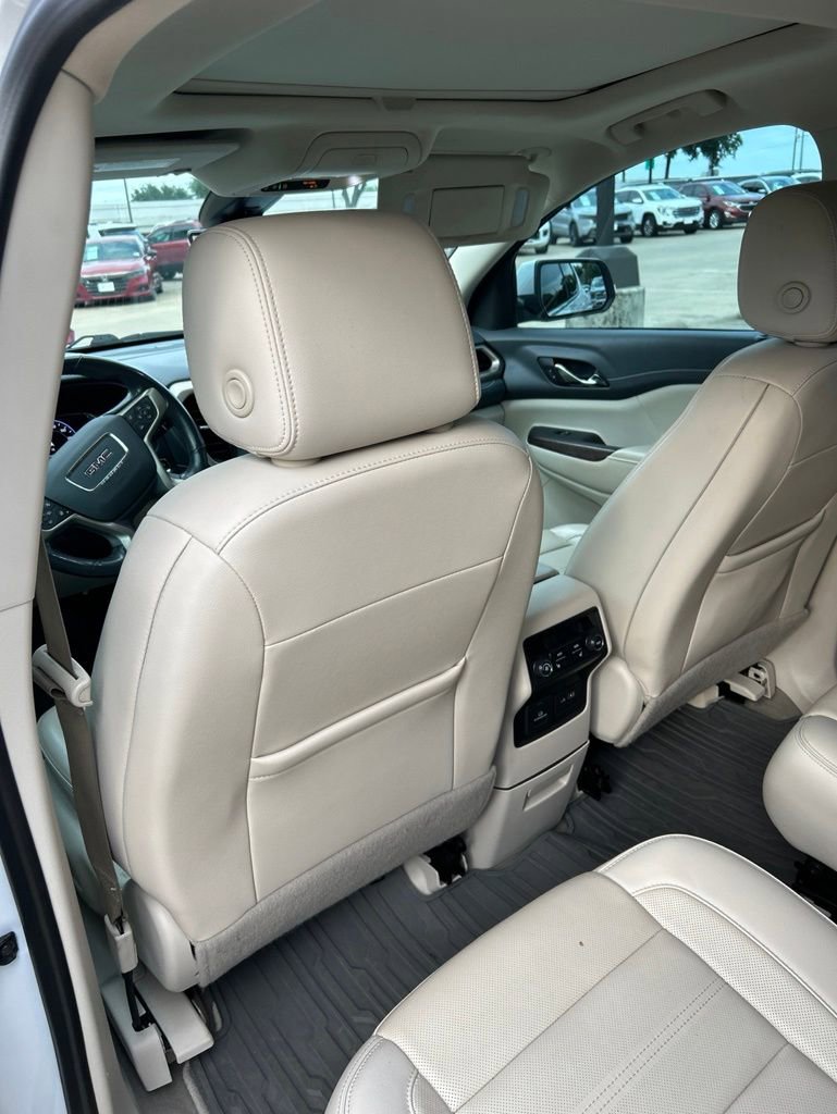 Used 2020 GMC Acadia Denali w/ Technology Package FWD image 11