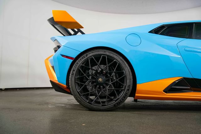 Used 2021 Lamborghini Huracan STO RWD image 10