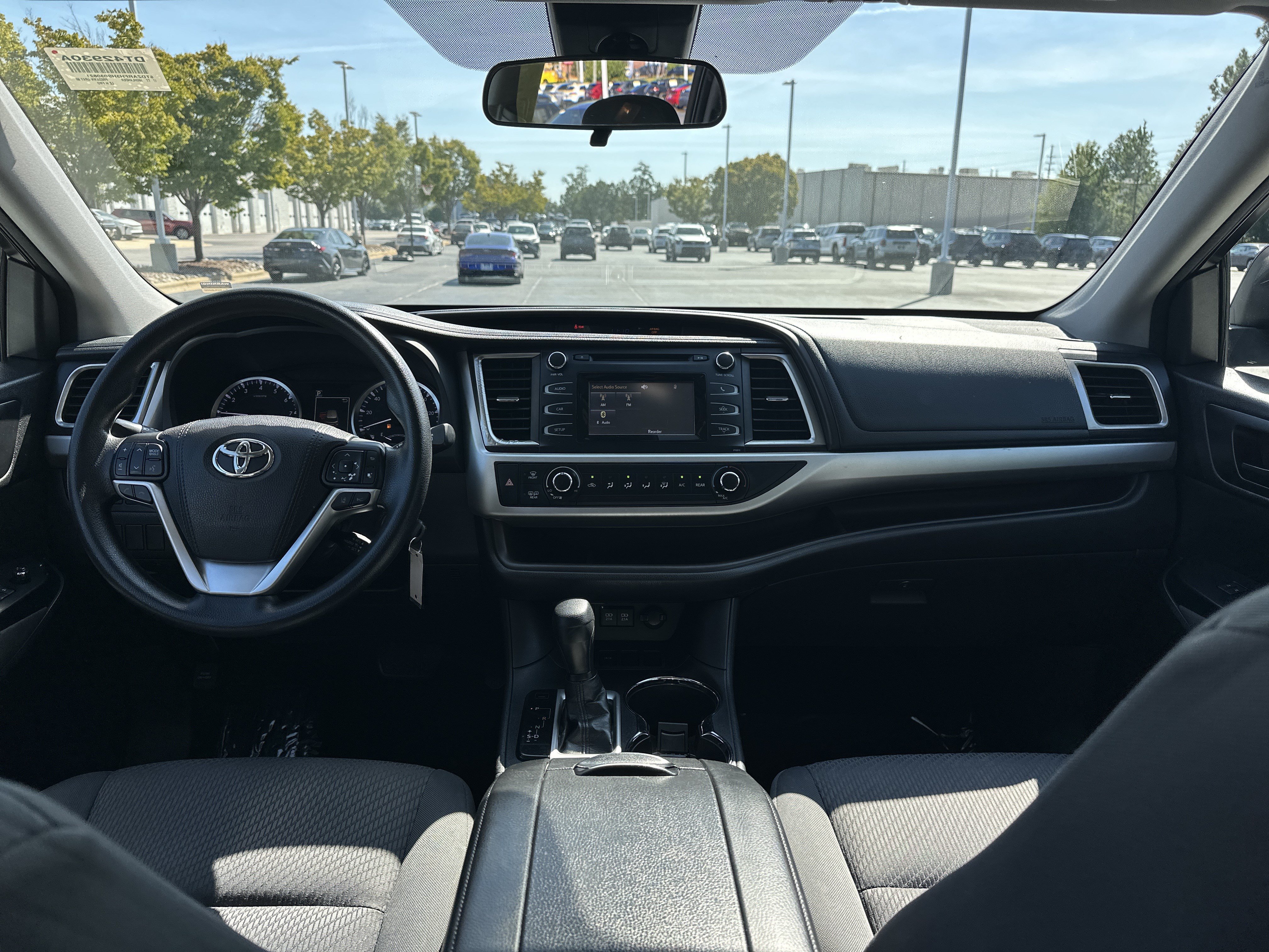 Used 2017 Toyota Highlander LE FWD image 29