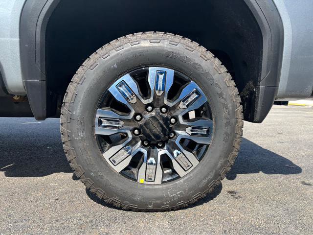 Used 2024 GMC Sierra 2500 SLT w/ SLT Premium Package image 4