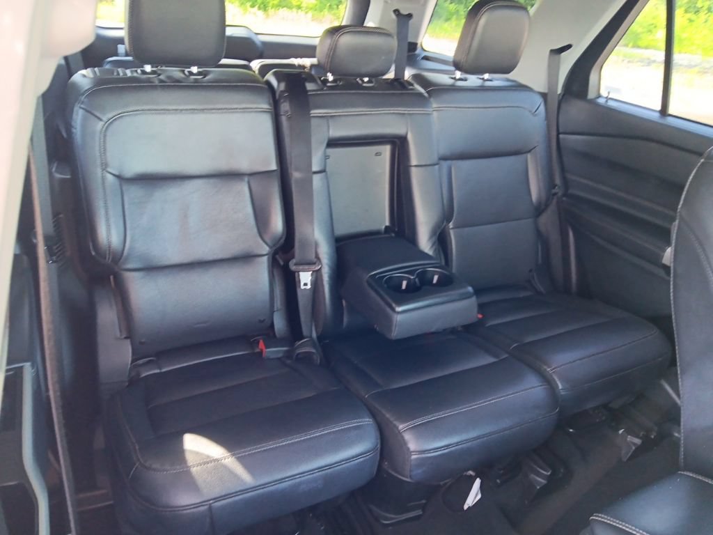 Used 2023 Ford Explorer Limited AWD/4WD image 39