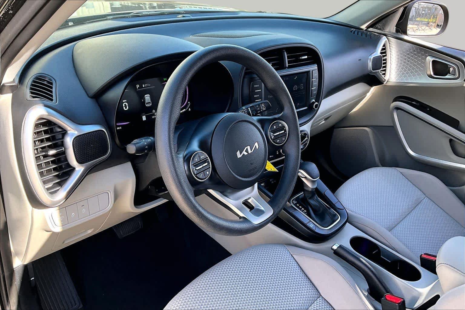 Used 2023 Kia Soul LX FWD image 16