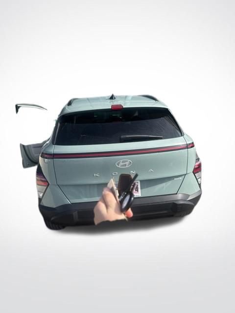 Used 2024 Hyundai Kona SEL image 3