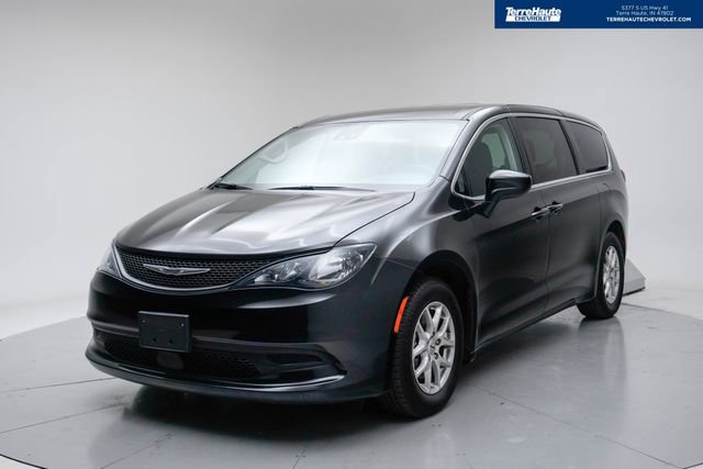 Used 2023 Chrysler Voyager LX image 1