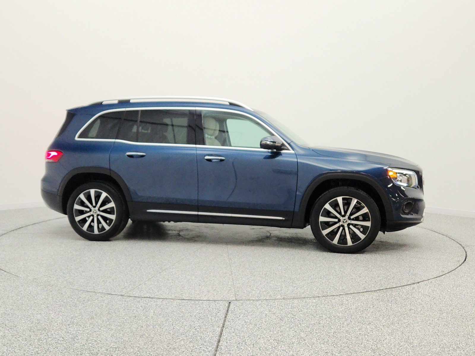 Used 2022 Mercedes-Benz GLB 250 image 4