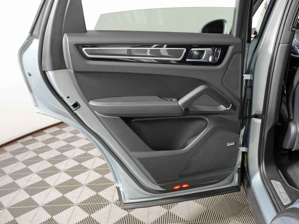 Certified 2023 Porsche Cayenne AWD/4WD image 35