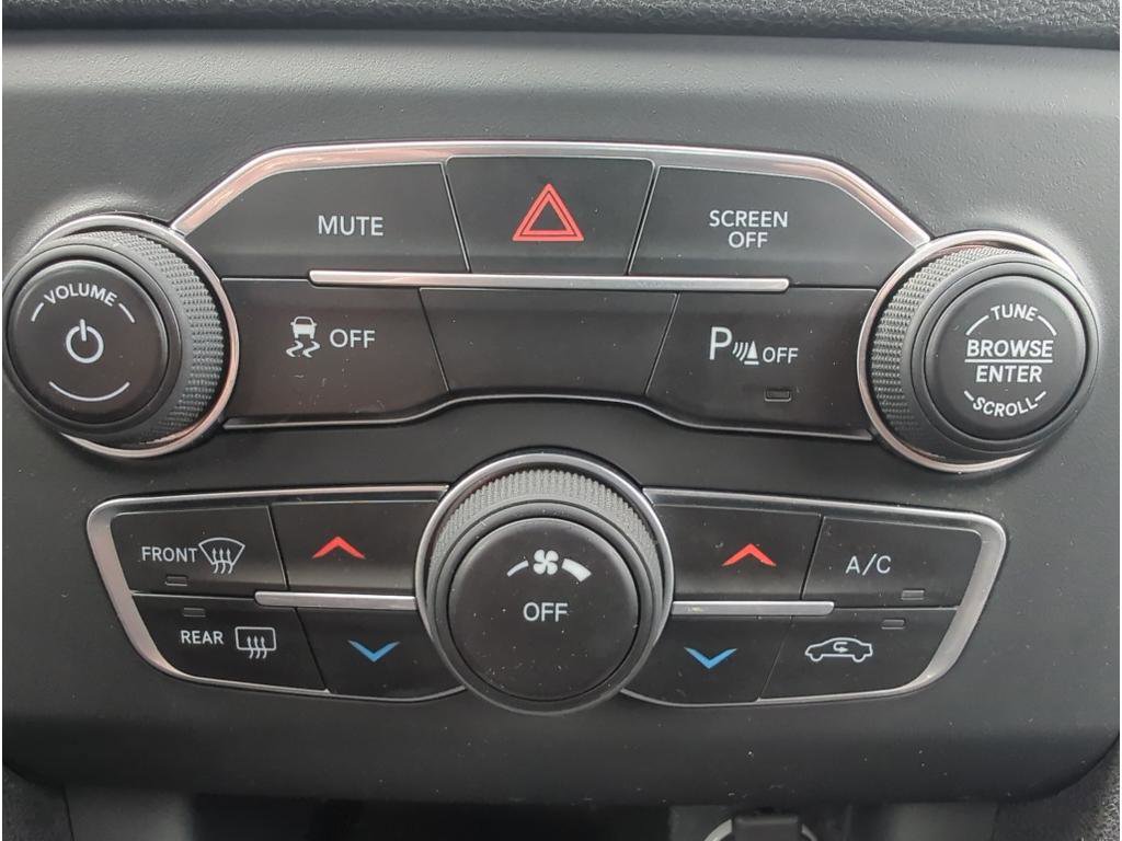 Used 2019 Dodge Charger SXT image 16