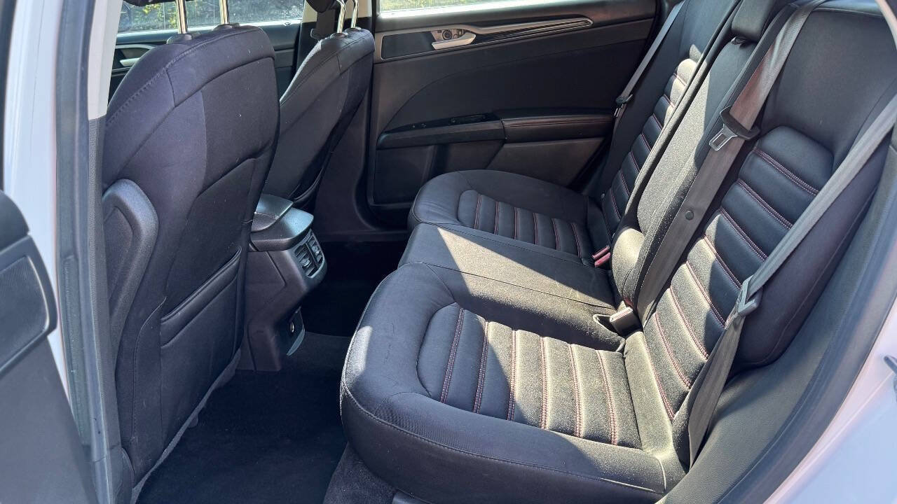 Used 2013 Ford Fusion SE FWD image 10