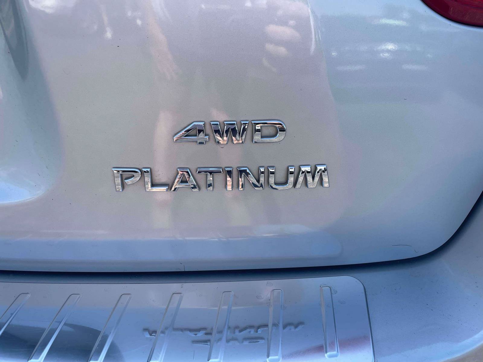 Used 2017 Nissan Pathfinder Platinum w/ Family Entertainment Package AWD/4WD image 8