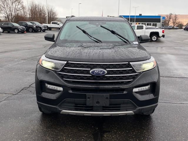 Used 2023 Ford Explorer XLT image 3