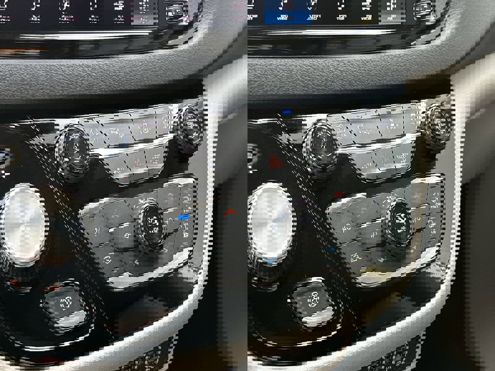 Certified 2024 Chrysler Pacifica Touring-L image 22