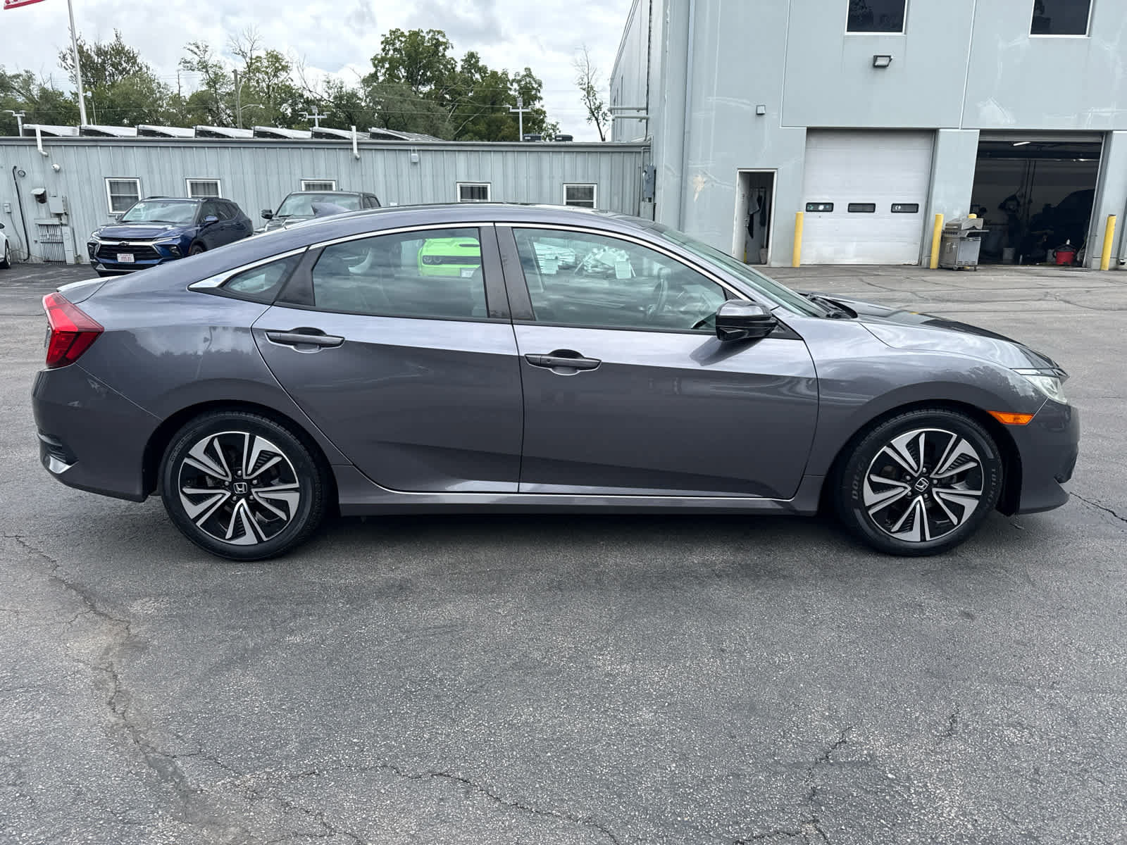 Used 2018 Honda Civic EX-T image 2
