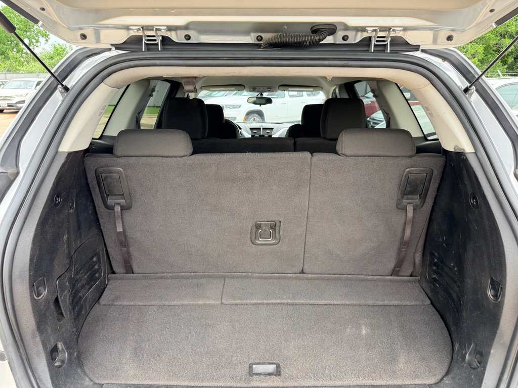 Used 2011 Chevrolet Traverse LT FWD image 27