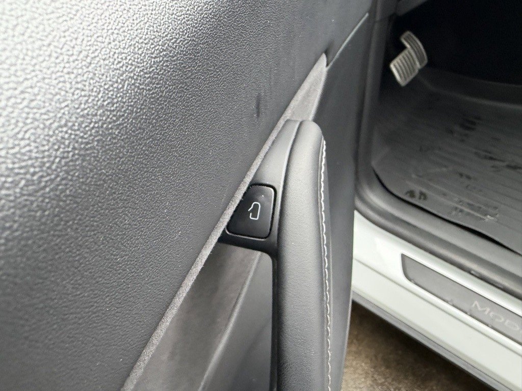 Used 2022 Tesla Model Y Performance image 13