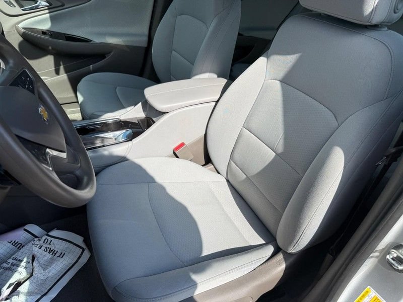Used 2017 Chevrolet Malibu LT FWD image 16